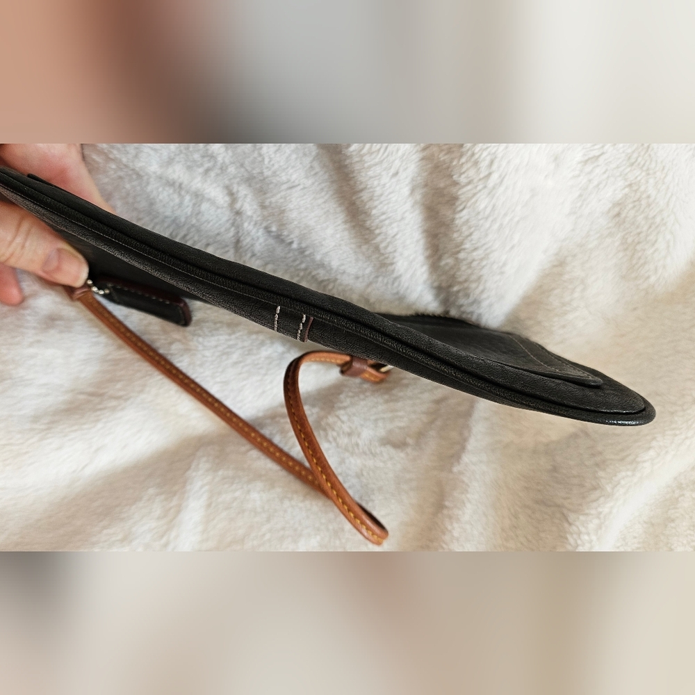 Coach pebble leather blk/tan boho style wristlet NWOT. - Picture 5 of 5